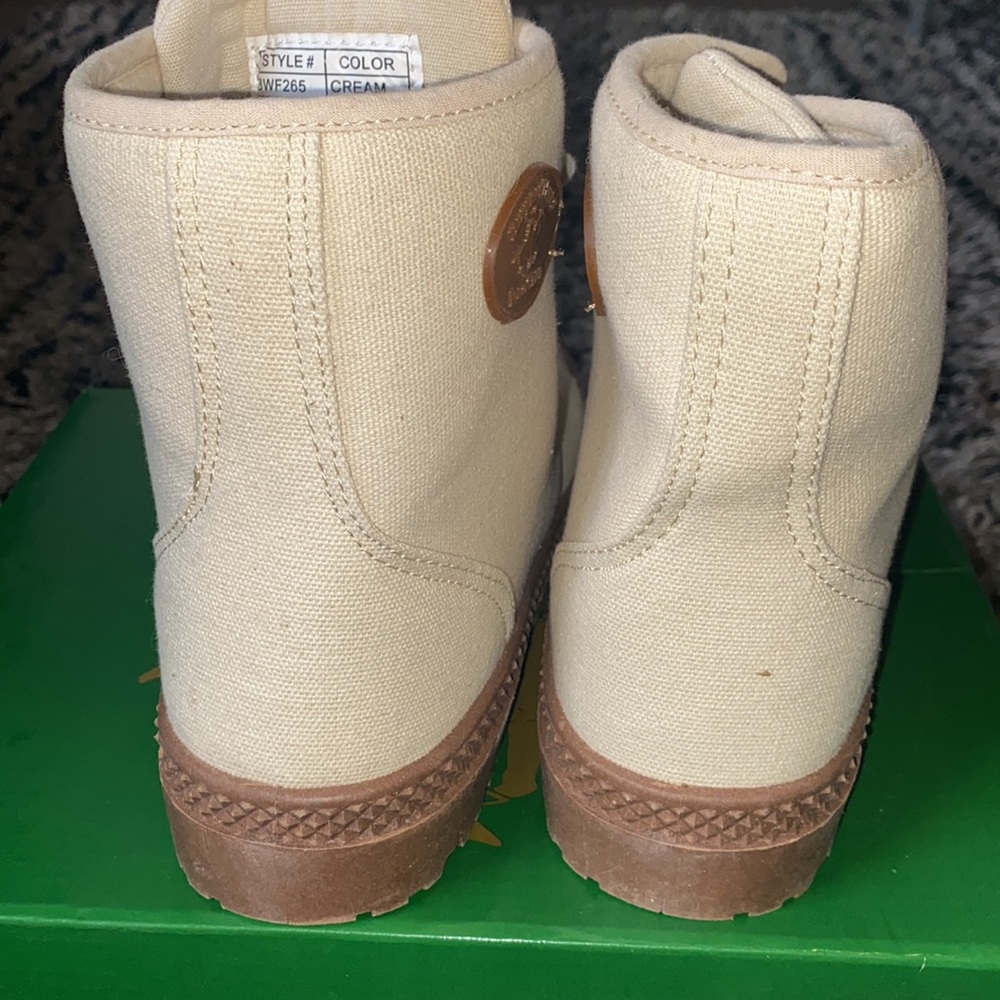 Boots - Picture 4 of 9